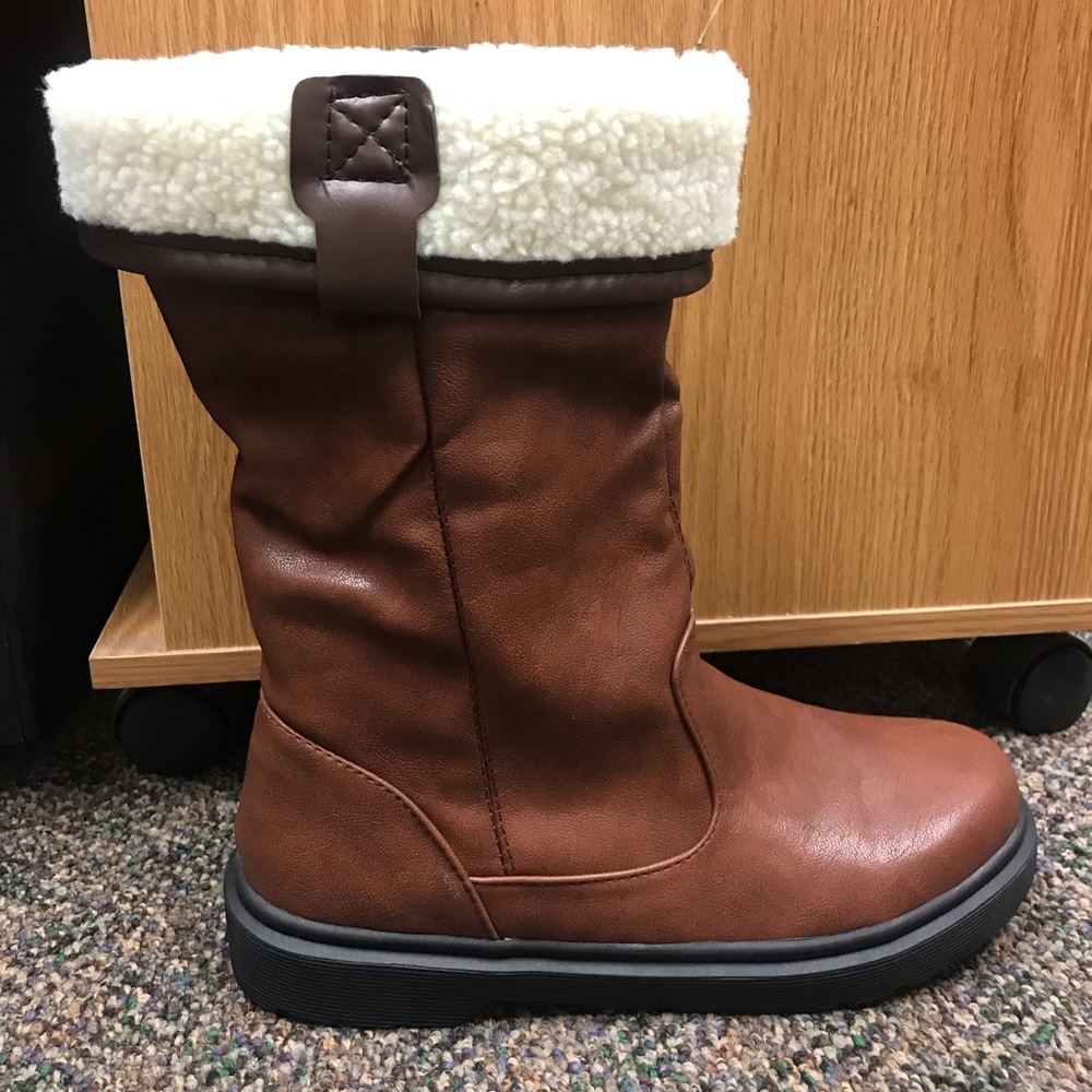 BRAND NEW! Brown boots